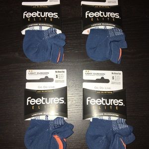4 pairs of brand new Feeture socks